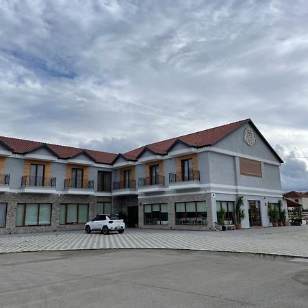 House Of Horses Shtepia E Kuajve Korce Exterior foto