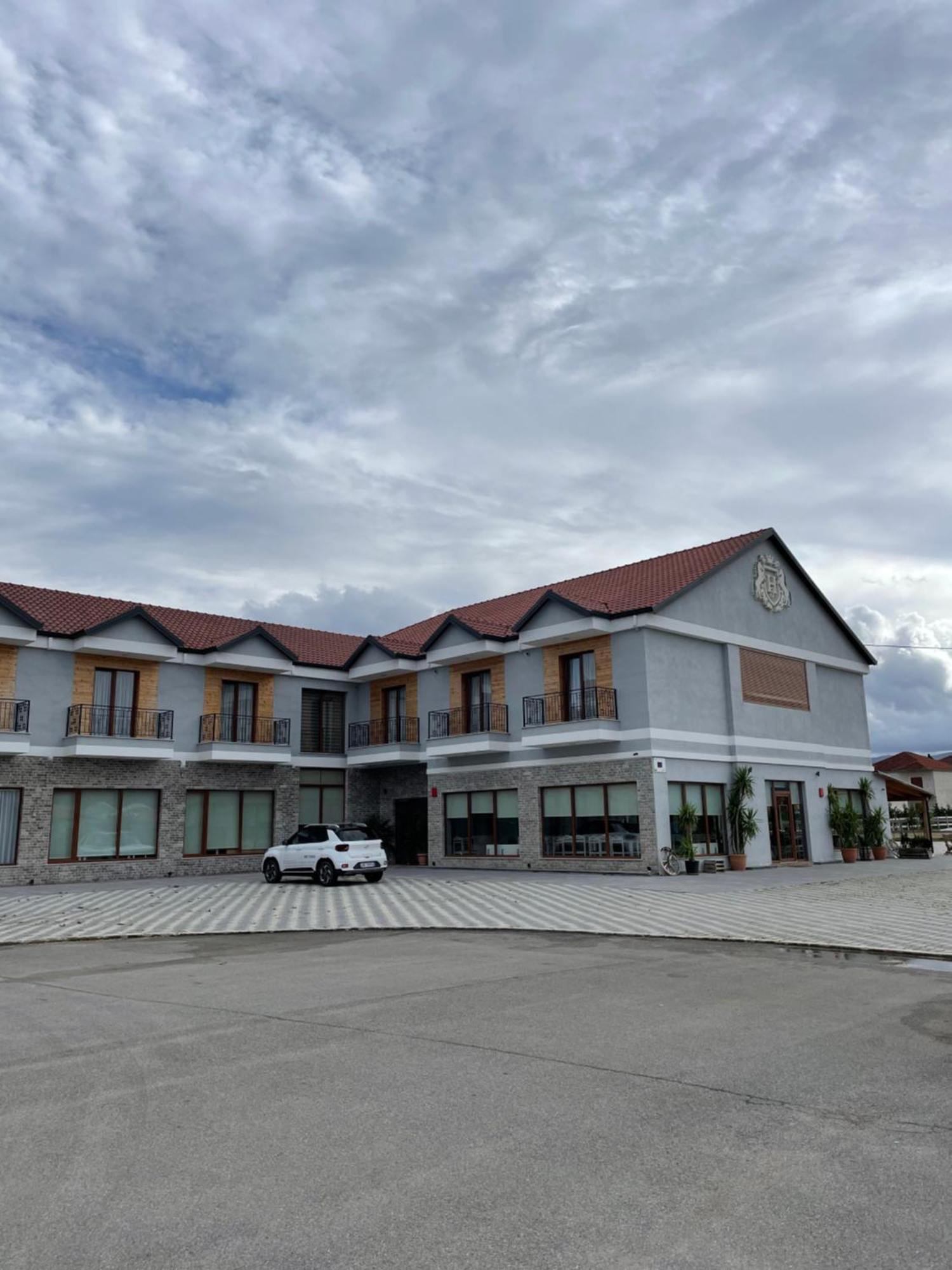 House Of Horses Shtepia E Kuajve Korce Exterior foto